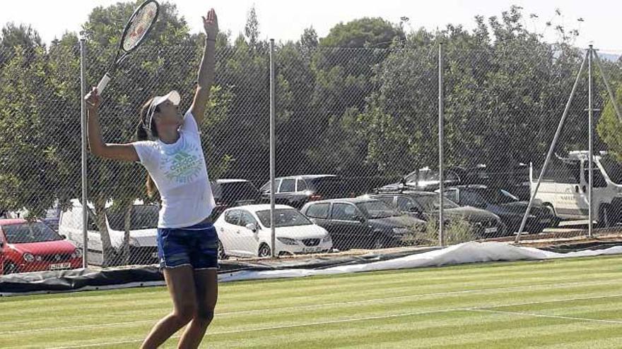 Ana Ivanovic, ayer, durante su entrenamiento en Santa Ponça.