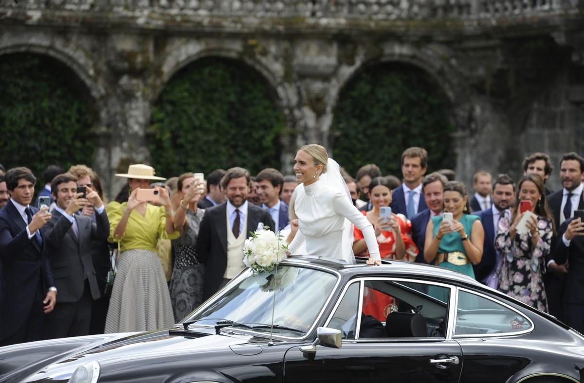La «influencer» Lucía Bárcena en su boda en el Pazo de Oca.  | BERNABÉ/ JAVIER LALÍN
