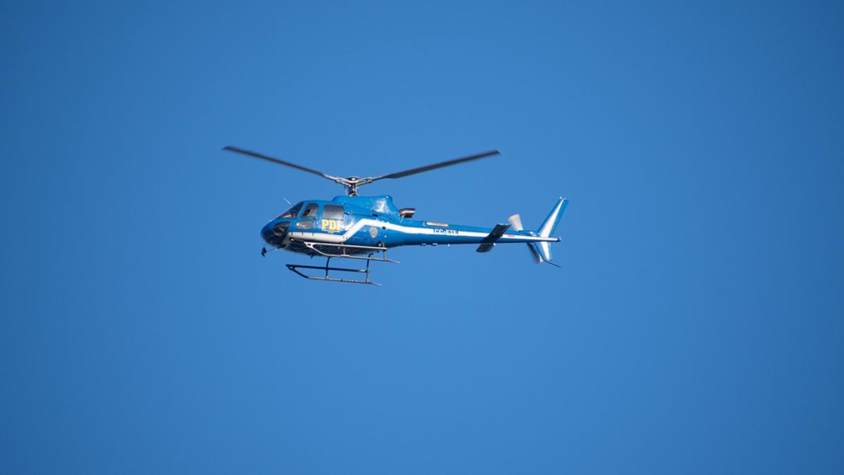Un helicóptero en el cielo chileno.
