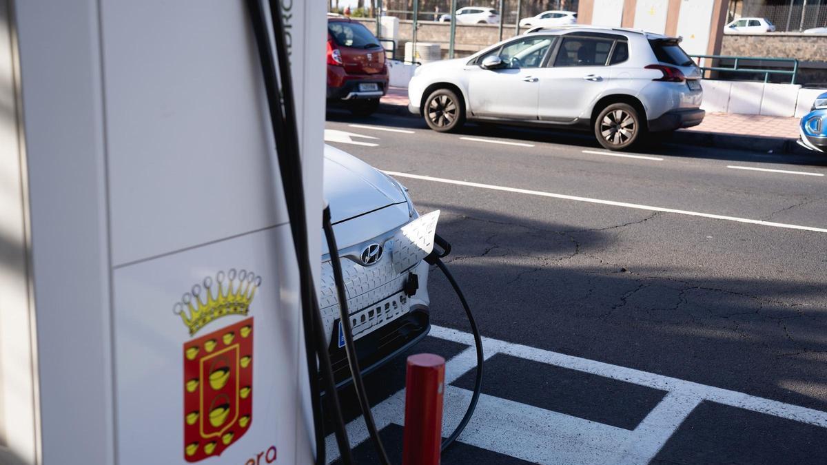 Un punto de recarga para vehículos eléctricos en La Gomera.