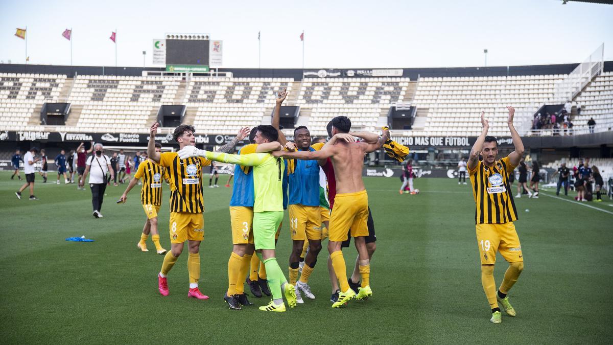 Los jugadores del Pulpileño celebran el ascenso