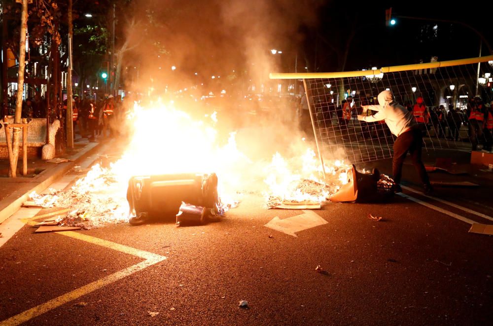 Protesta frente a la Jefatura de Vía Laietana