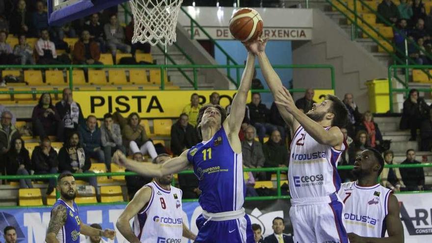 Un partido del COB disputado en el Pazo.  // Jesús Regal