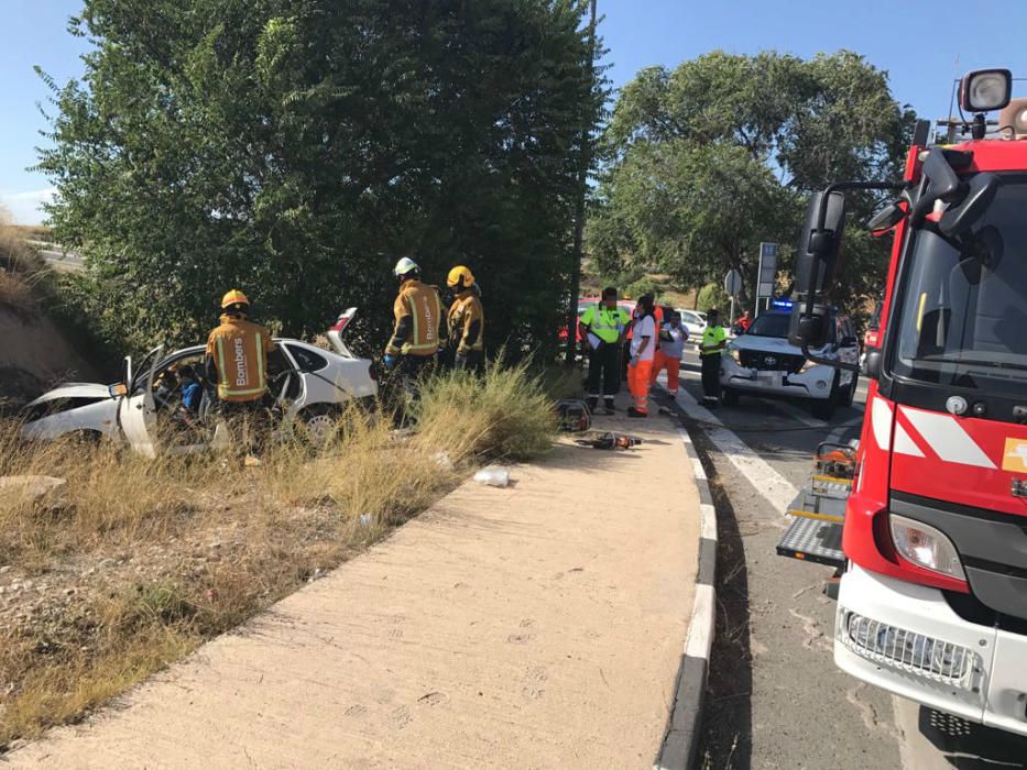 Cinco heridos al salirse un coche en el acceso de la autovía A-31 en Sax