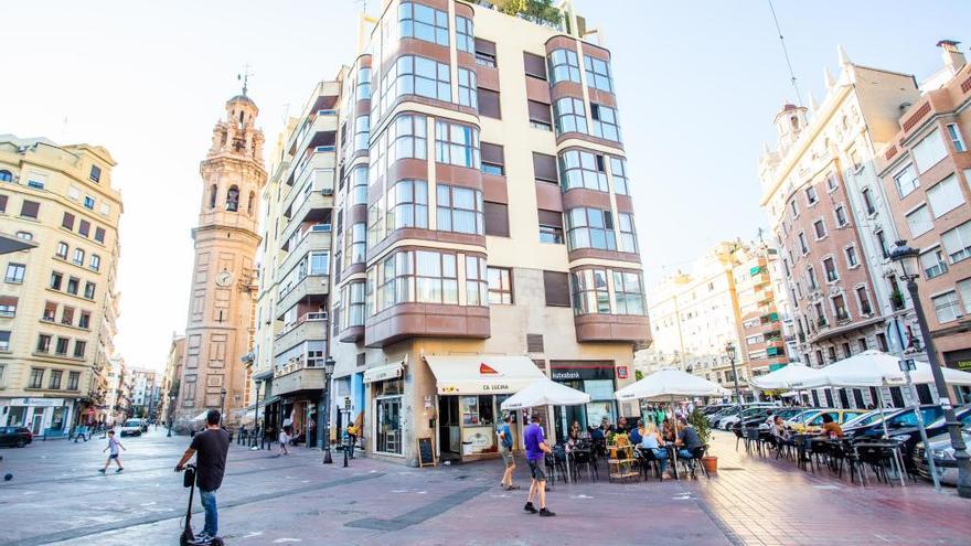 Plaza del Baró de Cortes junto al Mercat de Russafa, una de las zonas que gana Compromís.