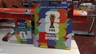 Fiebre por el Mundial de fútbol: "Hay gente de Madrid que viene a comprar el álbum y los cromos a Gandia porque allí ya no quedan"