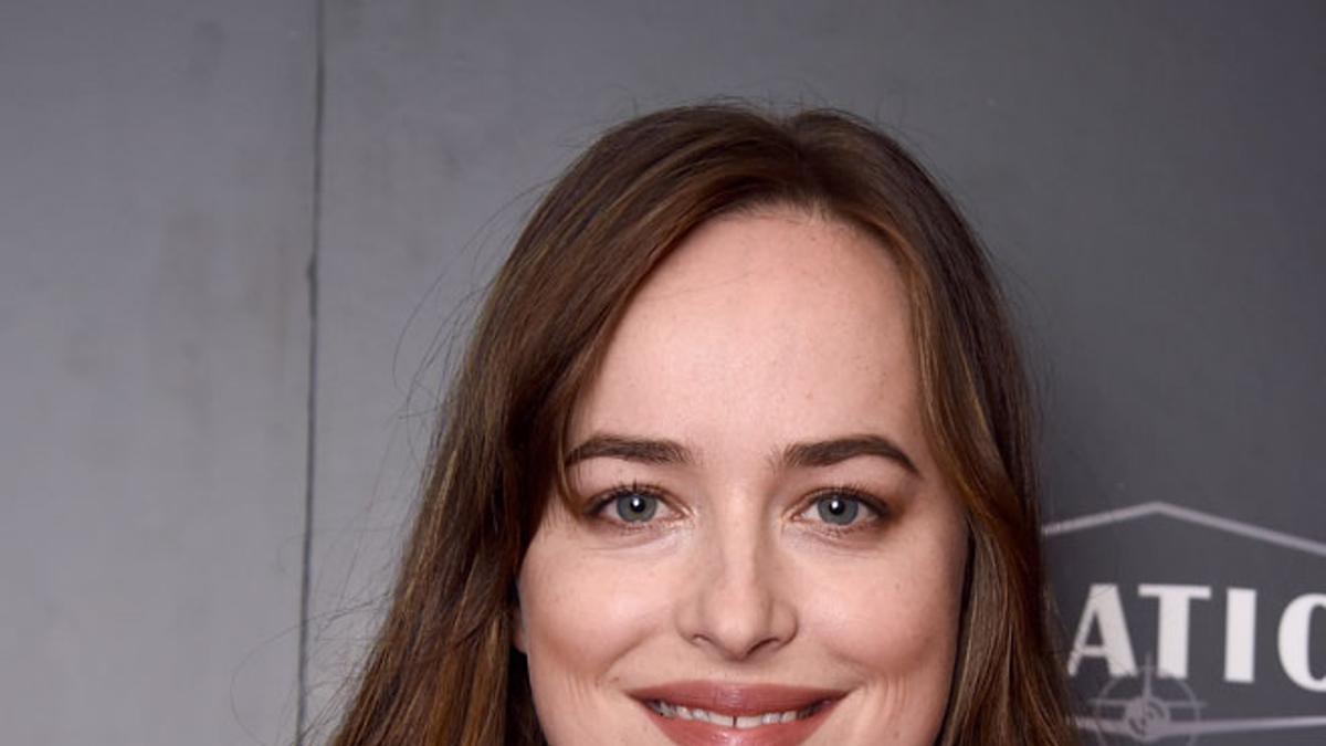 Hollywood Film Awards: la belleza de Dakota Johnson de Calvin Klein Collection