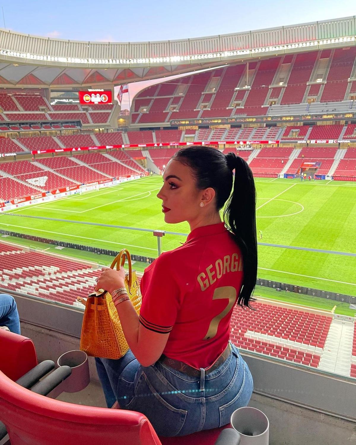 Foto: Georgina Rodríguez nos enamora con uno de sus posados más futbolísticos