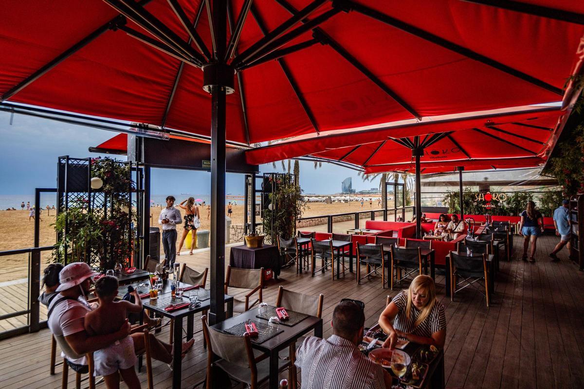 Terraza del Shôko, con vistas a la playa, junto al Hotel Arts.