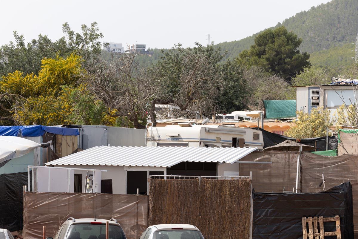 Las imágenes de los asentamientos de caravanas en Ibiza