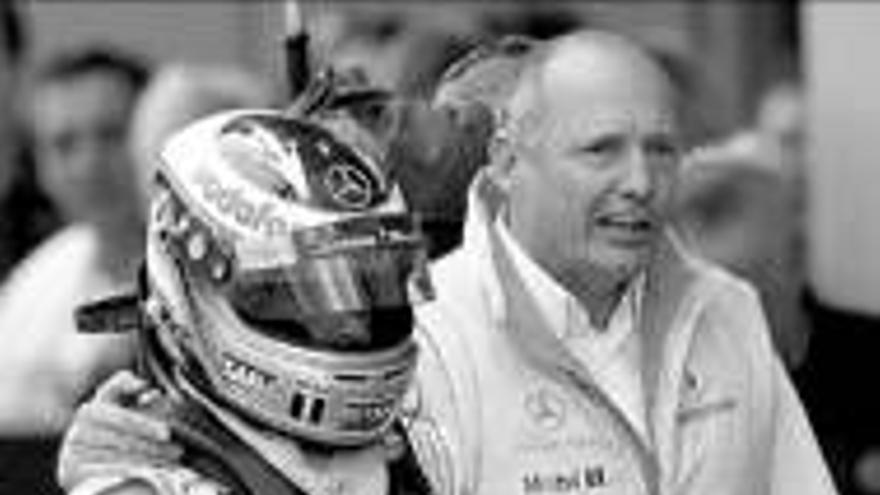 Contradicciones delatan a Ron Dennis ante la FIA