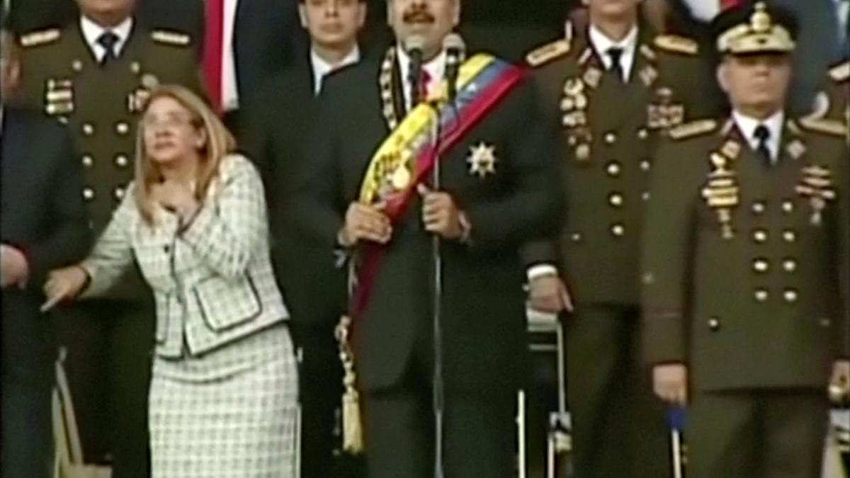 Maduro y su plana mayor, en el momento de la primera explosión.