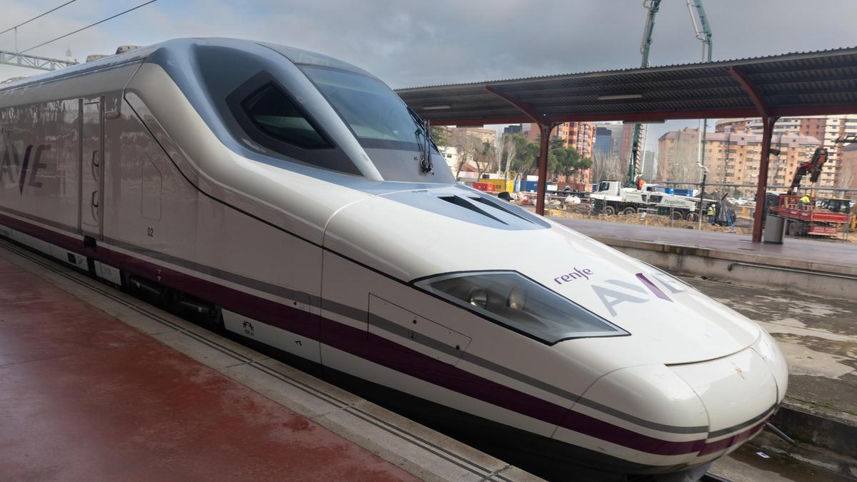 Tren de alta velocidad en una estación, en una imagen de archivo.