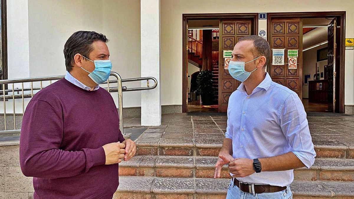 José Julián Mena and Leopoldo Díaz, mayor and councilor, respectively.  |  |  ED