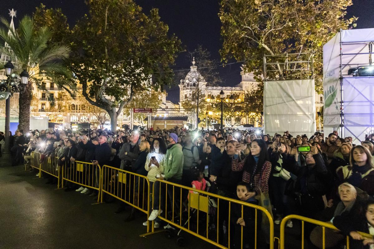 València estrena un "mapping" en la fachada del Ayuntamiento