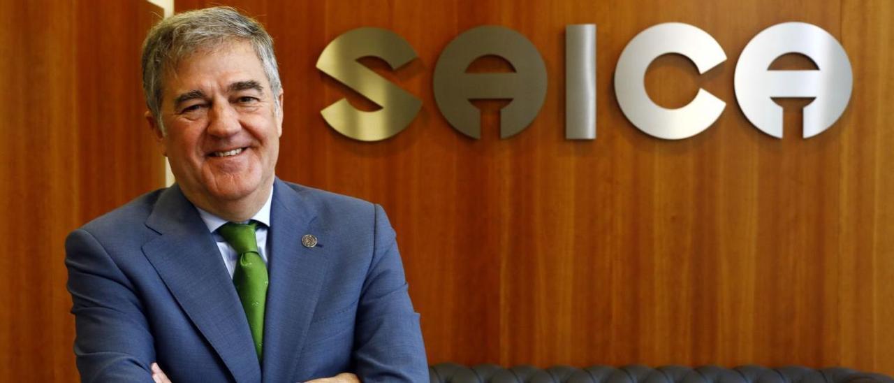 Ramón Alajandro Balet, presidente del Grupo Saica, en las oficinas de la compañía en el barrio del Picarral de Zaragoza. | JAIME GALINDO