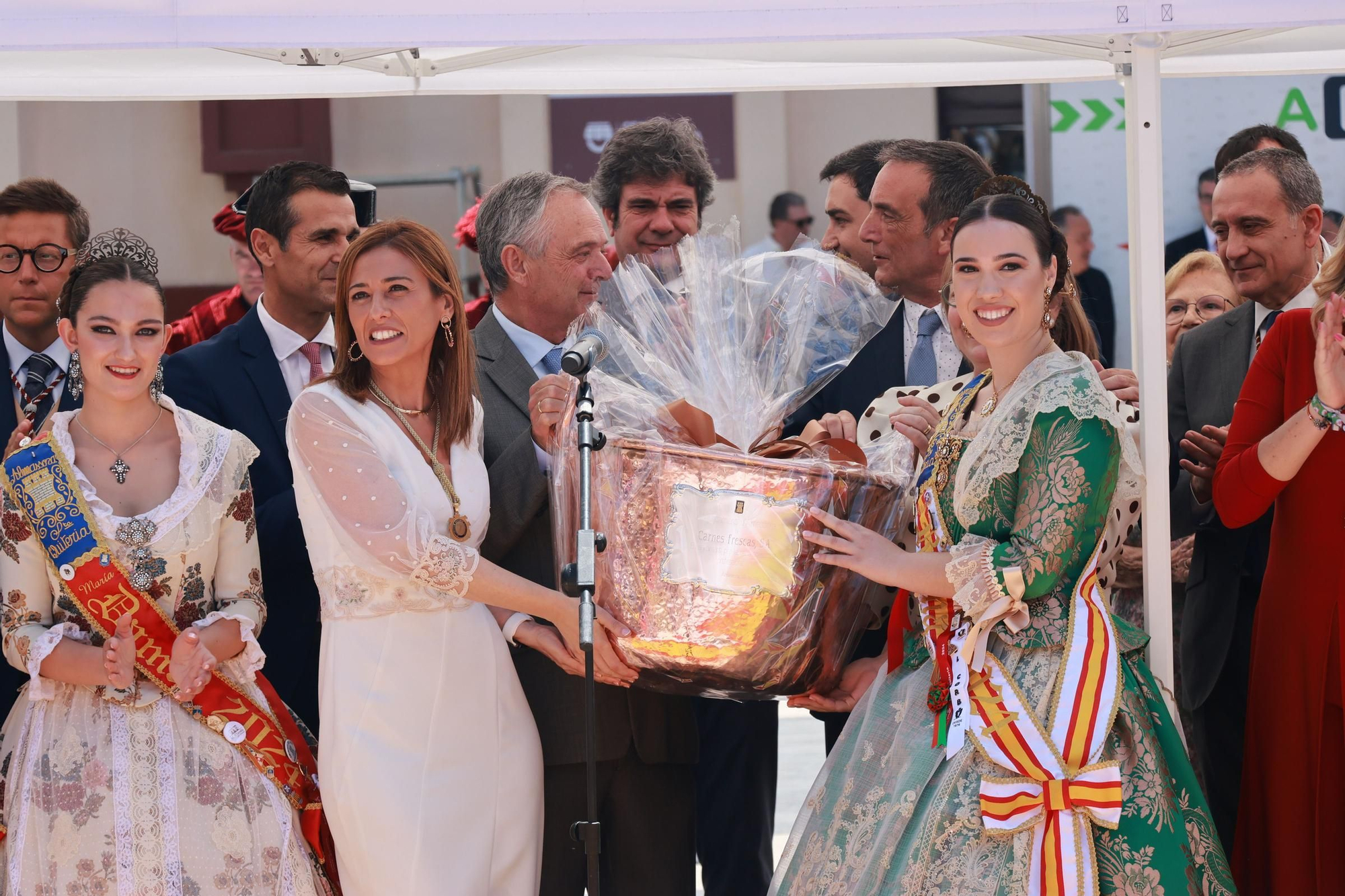 Galería del reparto de arroz de les 'calderes' en el día grande de las fiestas de Almassora