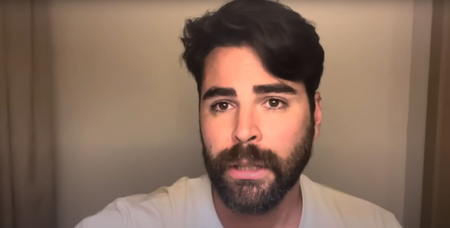 RUBÉN GISBERT IKER JIMÉNEZ | Rubén Gisbert, el reportero de Iker Jiménez, se defiende por mancharse de barro antes de un directo: “Me sabe mal el daño que le pueda hacer”