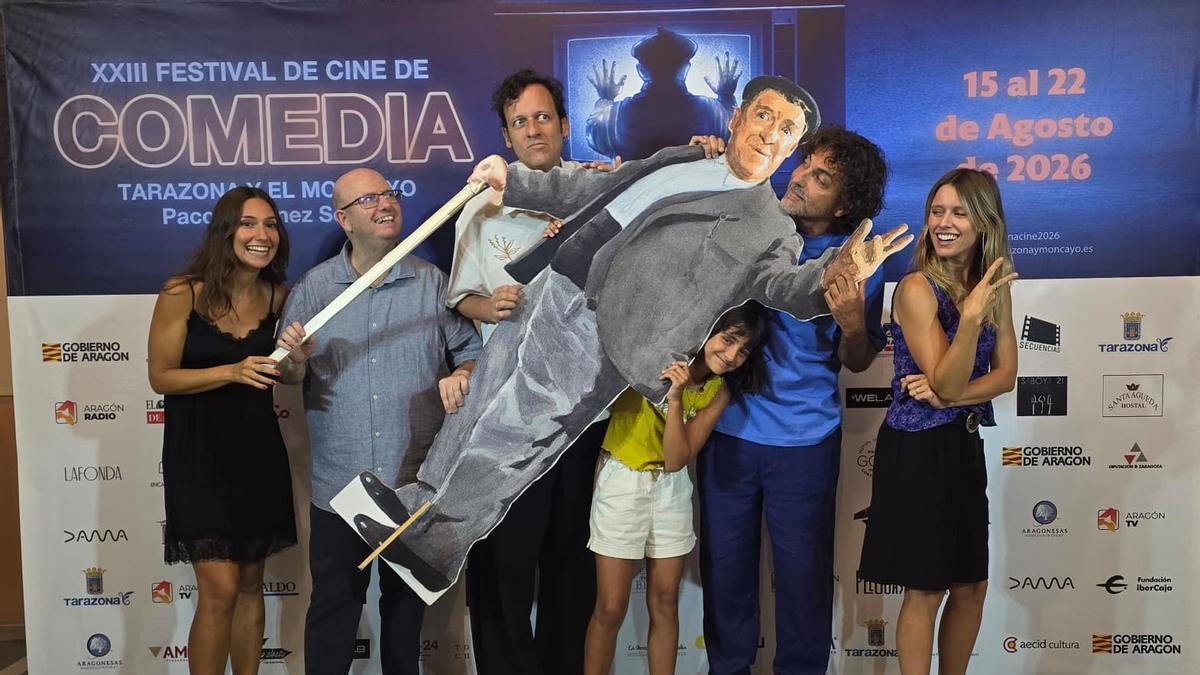 Los protagonistas de 'Cómo salvar el mund', la película encargada de inaugurar el Festival de Cine de Comedia de tarazona 2026.