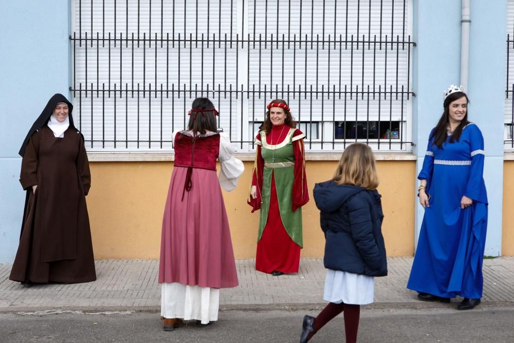 Profesores de Las Dominicas se disfrazan de obras artísticas