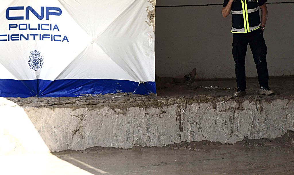 El rescate del cadáver hallado en el río Segura este domingo, en imágenes