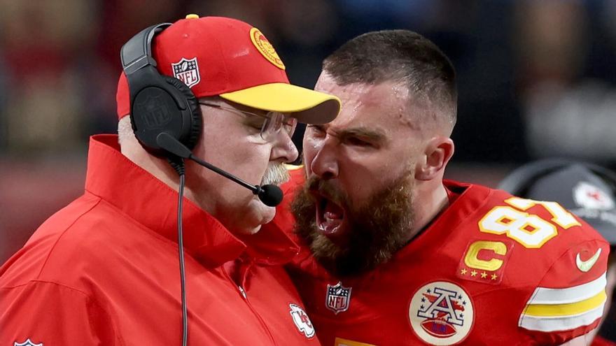 La bronca de Kelce a su entrenador en plena Super Bowl