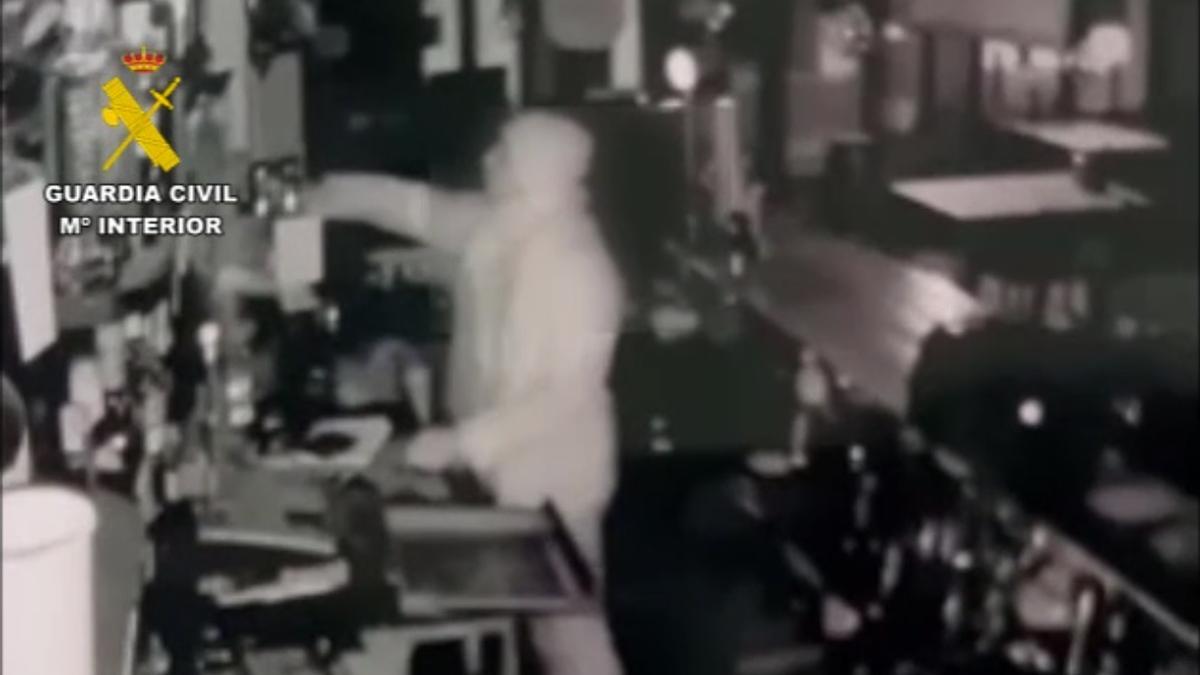 Detienen a un hombre acusado de cometer seis robos en comercios de Sant Antoni