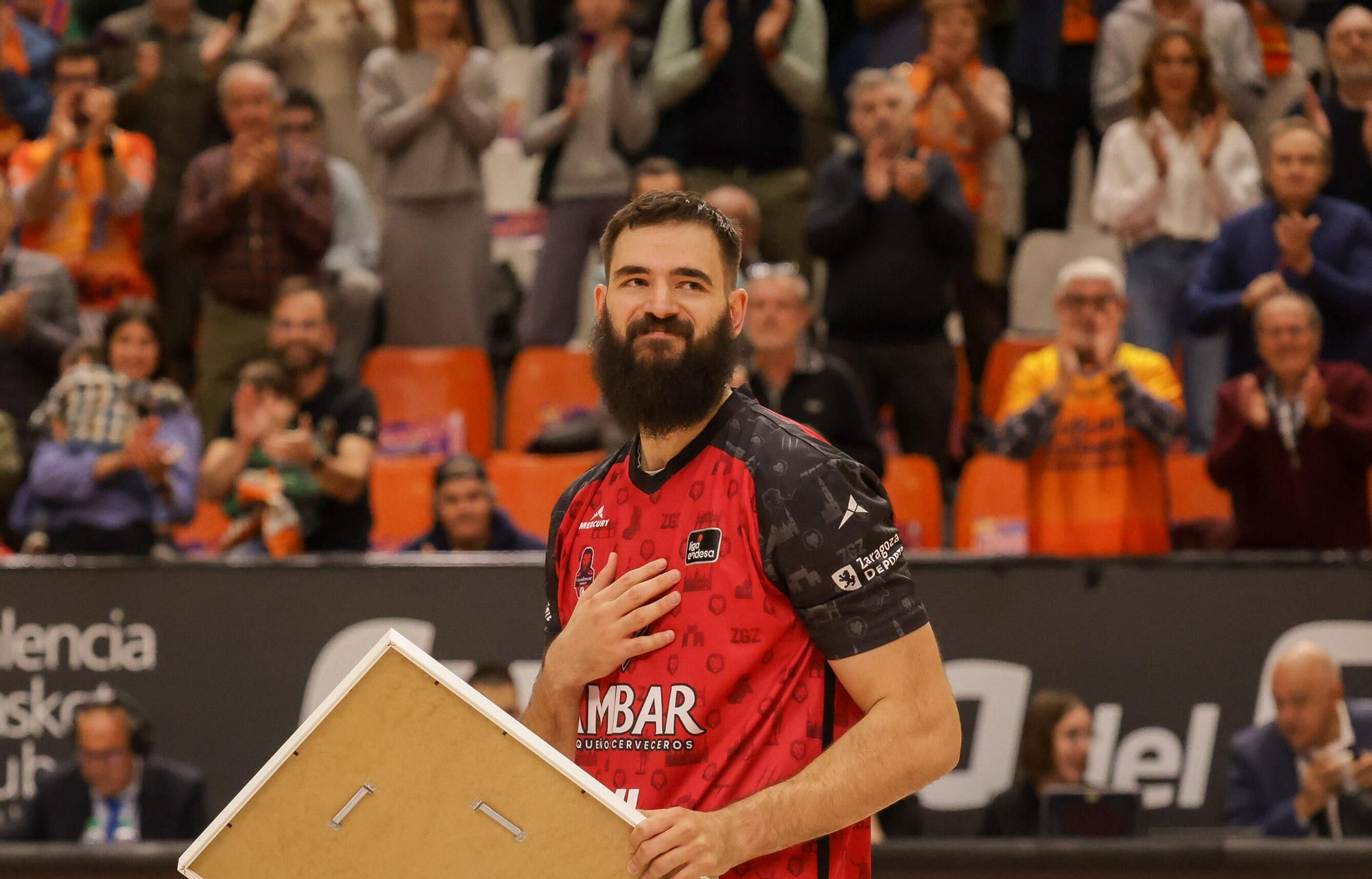 Impresionante recibimiento de la Fonteta a Dubljevic en su regreso