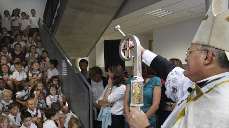 El obispo reivindica la concertada en la inauguración del colegio Trinidad