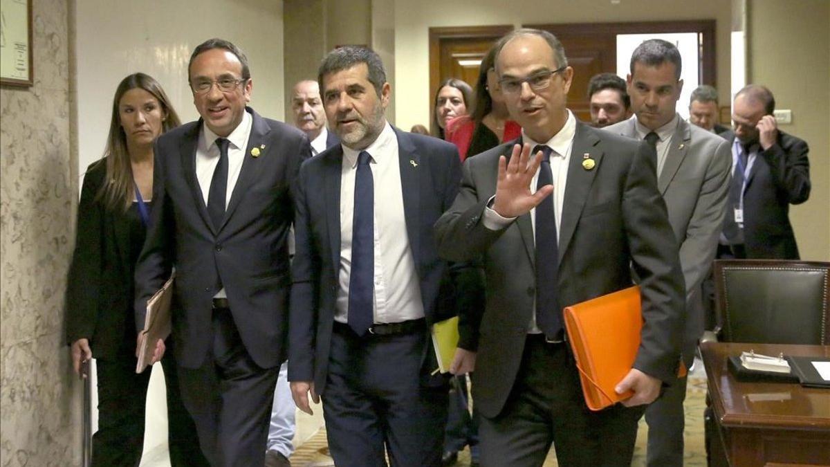 Josep Rull, Jordi Sánchez y Jordi Turull, tras recoger su acta de diputado.