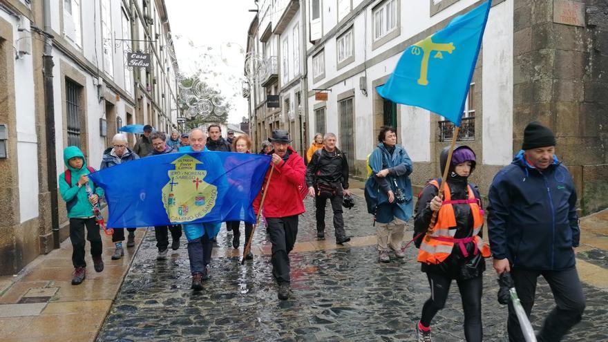 Los peregrinos de Siero, Noreña y Sariego cumplen el reto: &quot;Hemos llegado a Santiago por todas sus entradas posibles&quot;