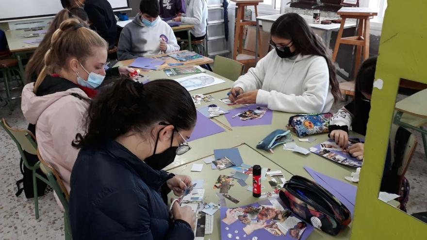 Alumnos del instituto durante el desarrollo de una actividad. | L.O