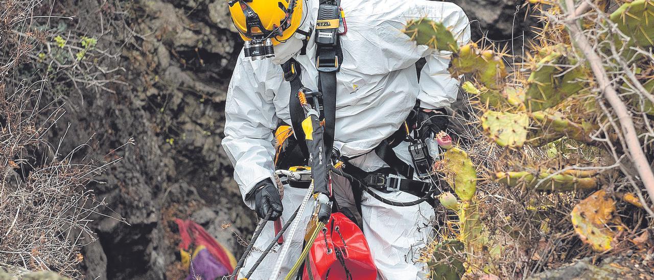 Descenso a la Sima de Jinámar, en Telde, del Consorcio de Emergencias de Gran Canaria, el pasado septiembre.