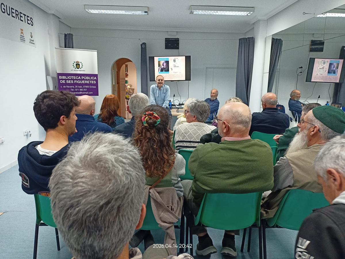 Joan Albert Ribas durante la conferencia 'Los apellidos de Ibiza: origen y evolución'
