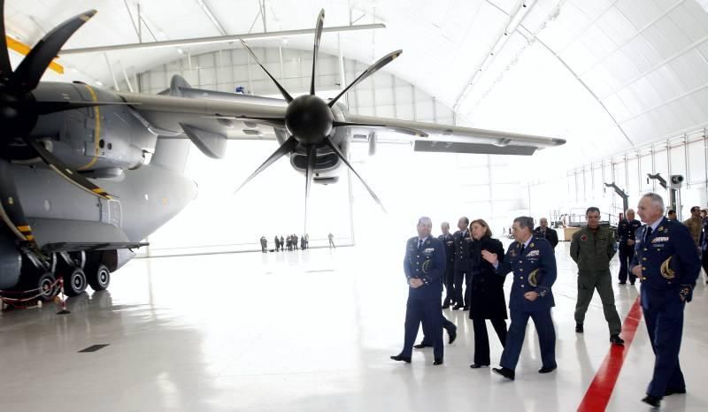 Visita de Cospedal a la Base Aérea de Zaragoza