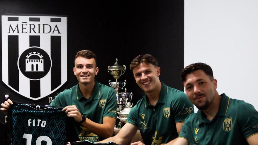 Sandoval, Fito y Aranda muestran su ilusión por llevar al Mérida lo más arriba posible