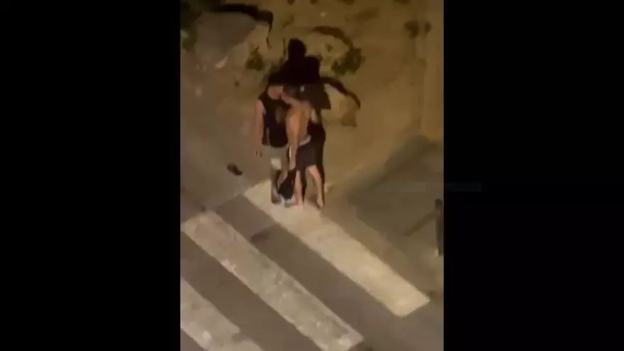Vídeo | Violencia en un barrio de Ibiza: "Un hombre partió una botella e intentó cortar con ella al otro, y este otro cogió una piedra"