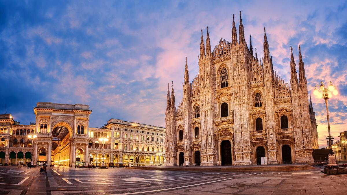 La plaza del Duomo de Milán acoge una belleza única