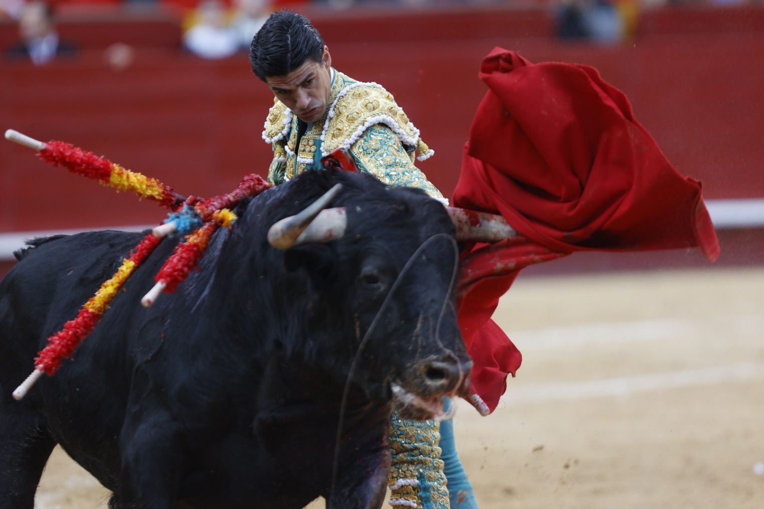 La puerta grande de Roca Rey en la Feria de Fallas 2023, en imágenes