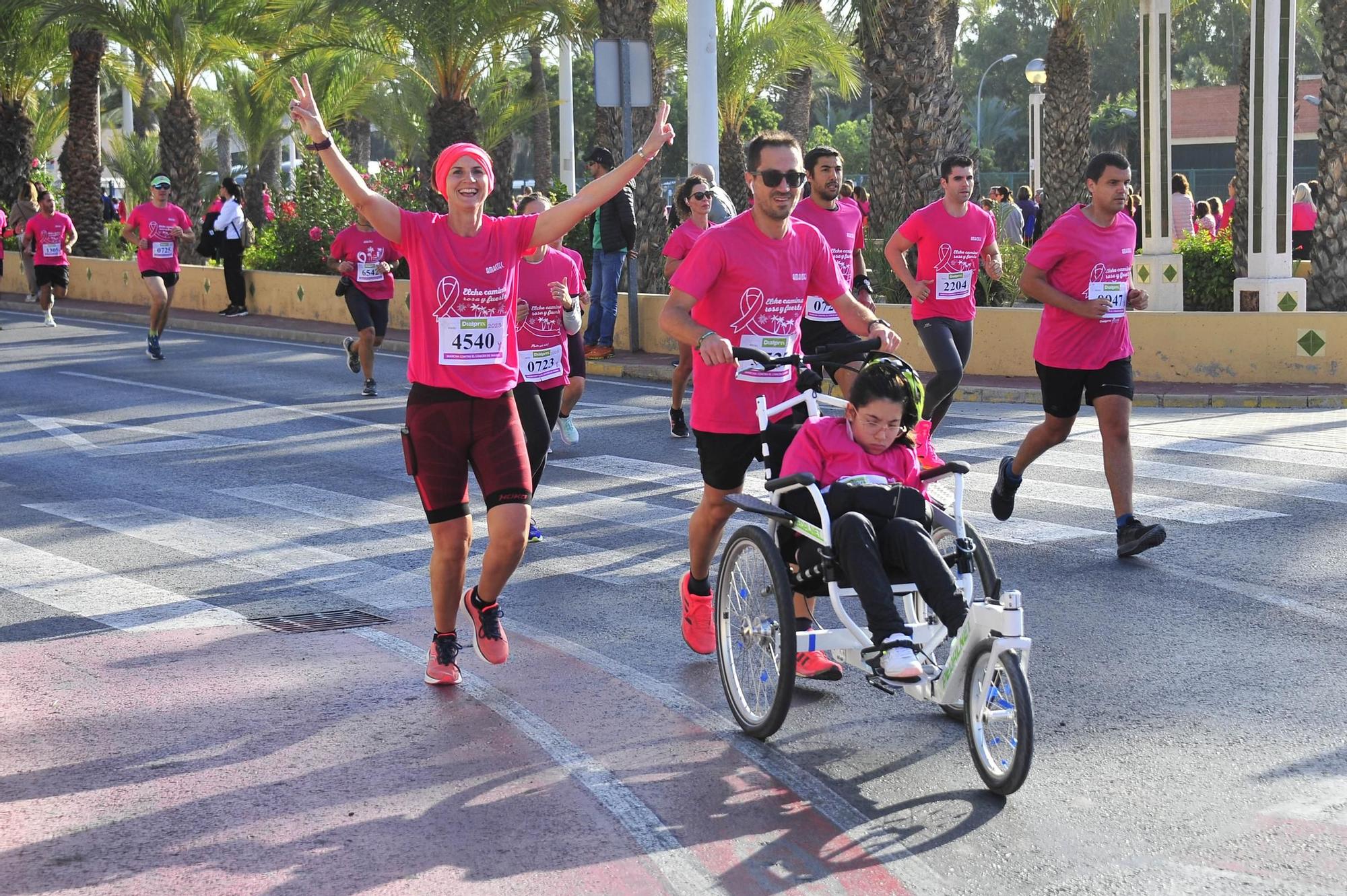 Una marea rosa imparable contra el cáncer de mama en Elche