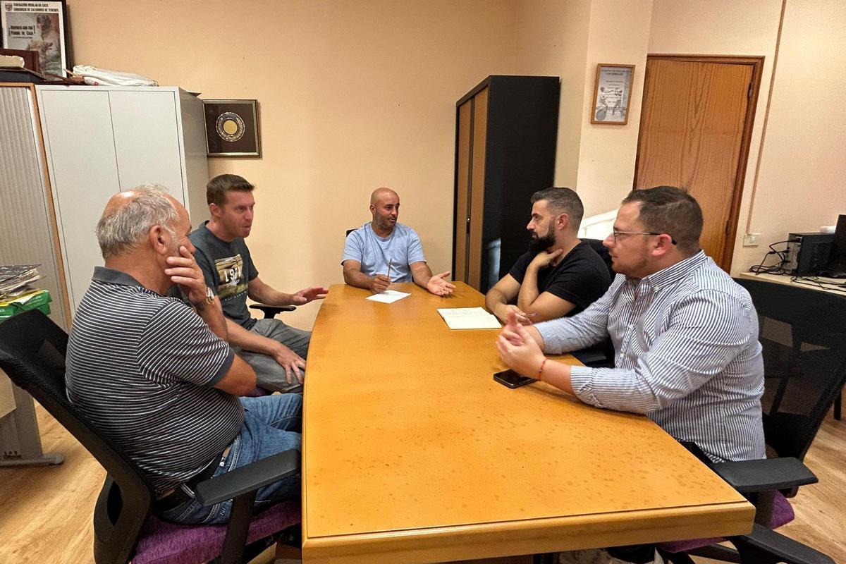 Reunión entre el Ayuntamiento de La Laguna y representantes de la Asociación Tajica.