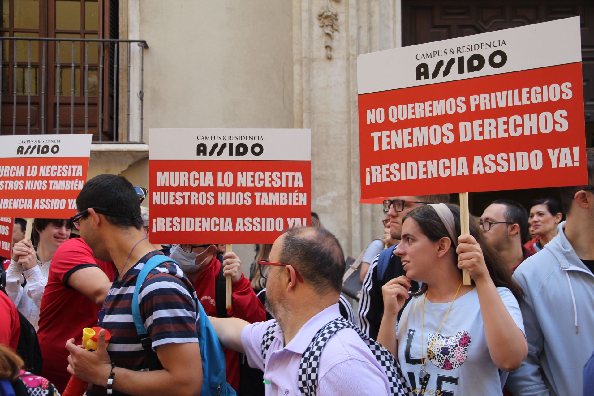 Concentración de Assido en Murcia ante la CHS