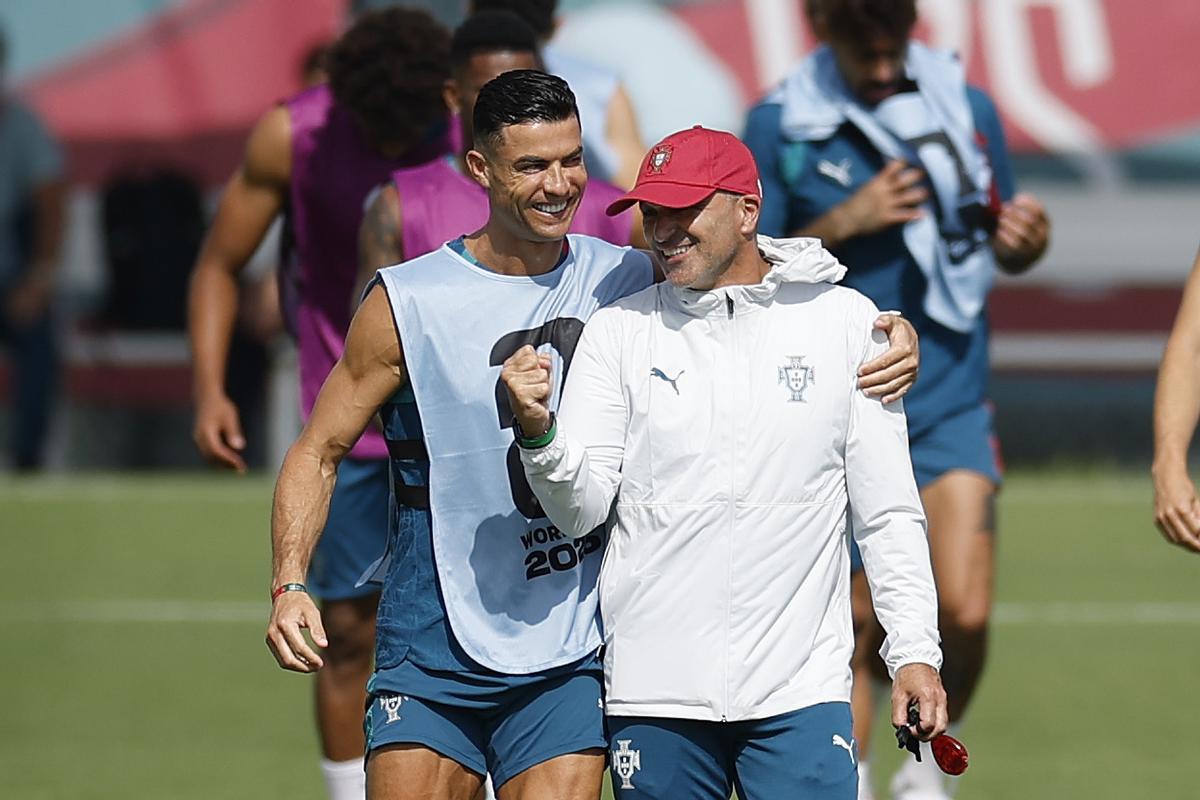 Roberto Martínez, con Cristiano Ronaldo, en el Mundial de 2026