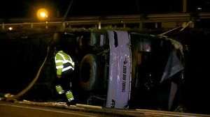 El vehicle va bolcar a la Ronda Litoral i va causar 24 ferits