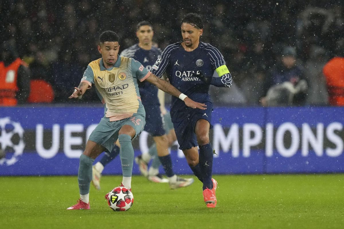 Marquinhos, junto a Savinho, durante el duelo entre el PSG y el City.