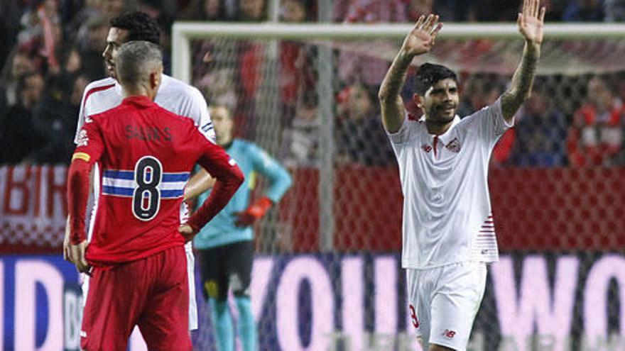 Banega celebra su gol