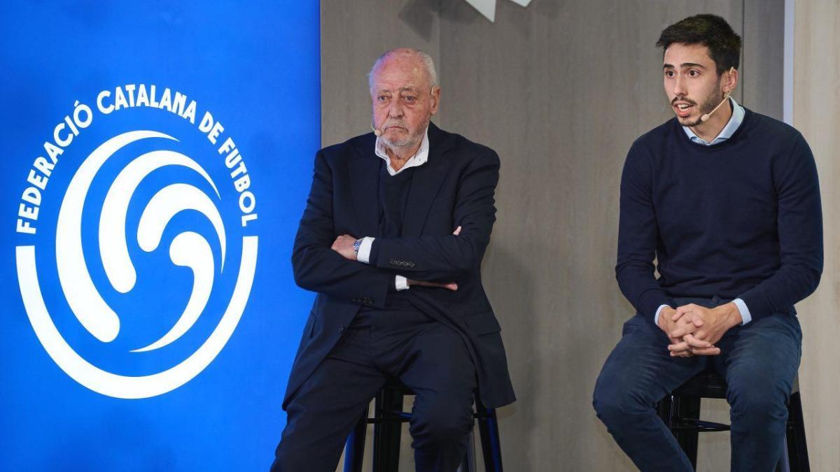 Joan Soteras, presidente de la FCF, y Sergi Garrido, vicesecretario de la FCF, en rueda de prensa