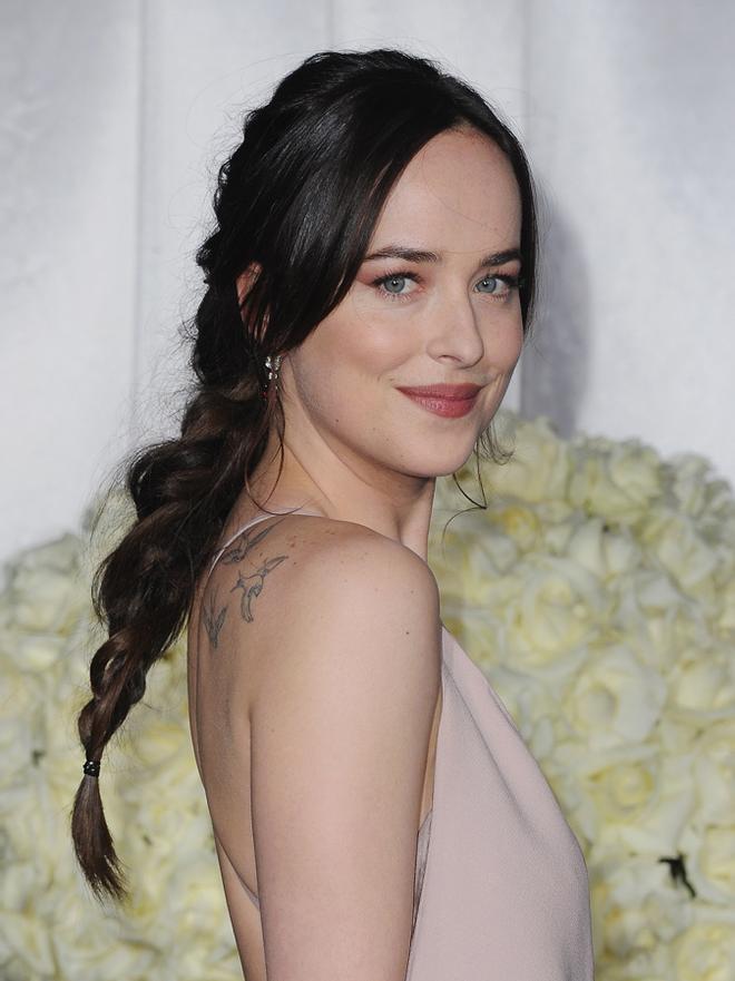 Estreno '50 sombras más oscuras': la trenza de Dakota Johnson