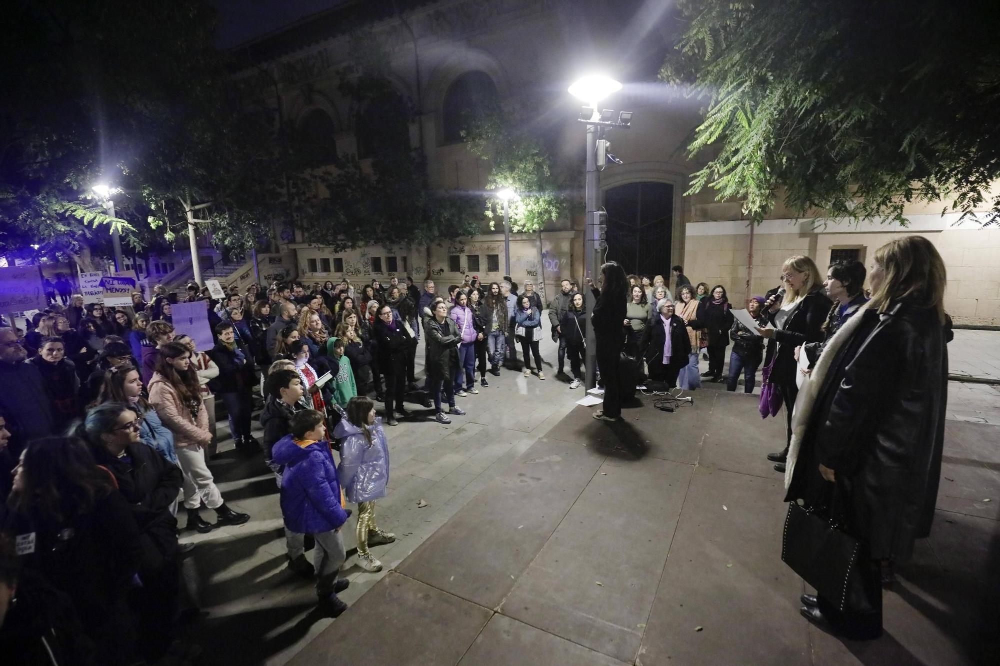 Manifestación 25N en Mallorca: Las feministas de Mallorca hacen suyo el «se ha acabado»