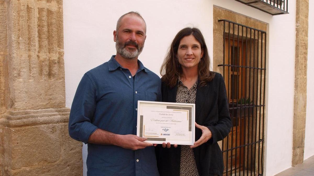 Xavier Aldekoa y Laura Aragó, ganadores del premio “Ciudad de Xábia”